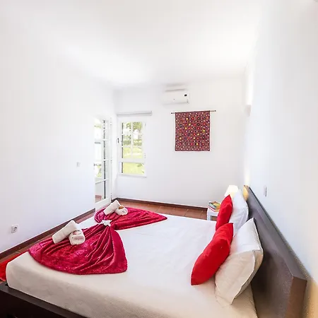 Villa In Albufeira Near Golden Beaches Vila *