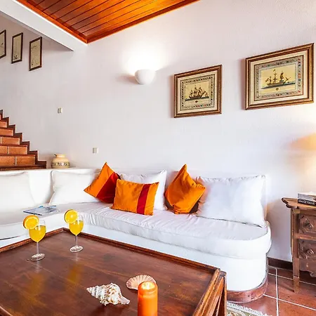Villa In Albufeira Near Golden Beaches Vila