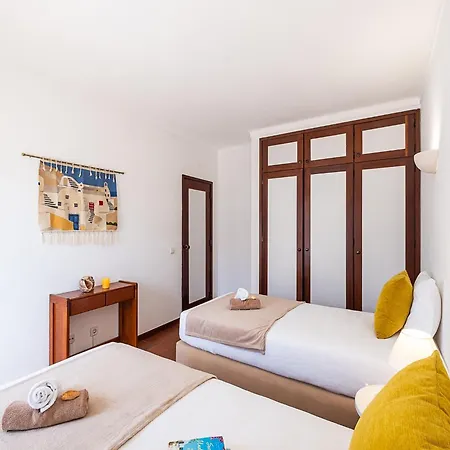 Villa In Albufeira Near Golden Beaches Vila *