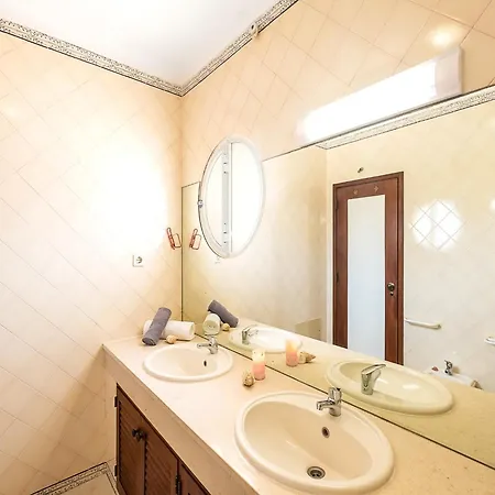 Villa Villa In Albufeira Near Golden Beaches